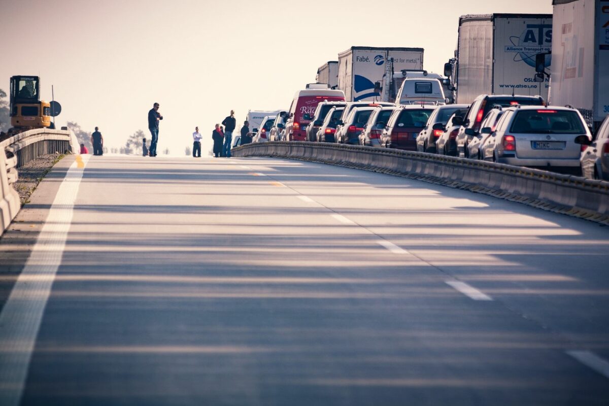Bouchons sur une autoroute lors du chassé-croisé des vacances d'été