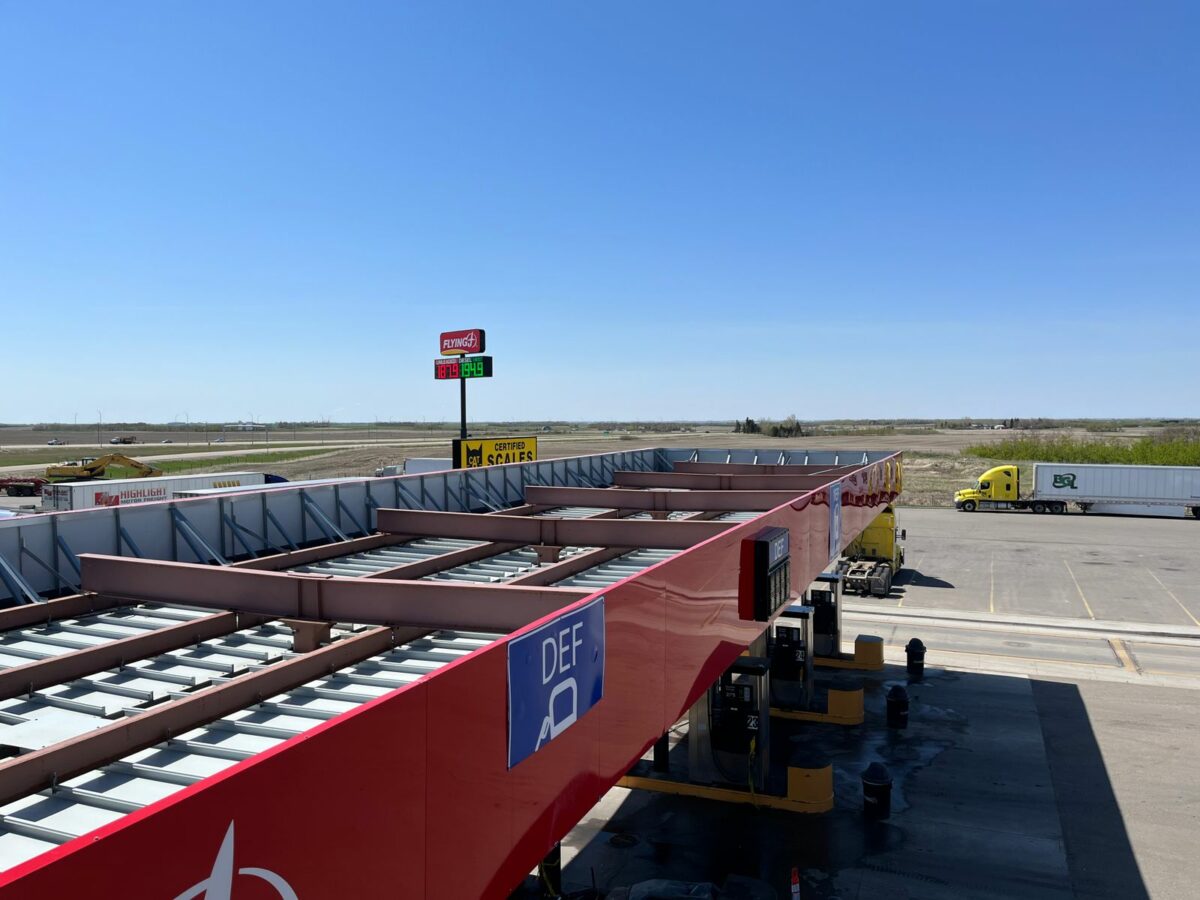 Station-service sur une aire d'autoroute